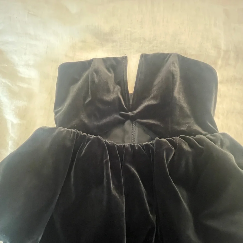 Self-Portrait Strapless Black Velvet Gown. Fully lined. - Picture 6 of 7